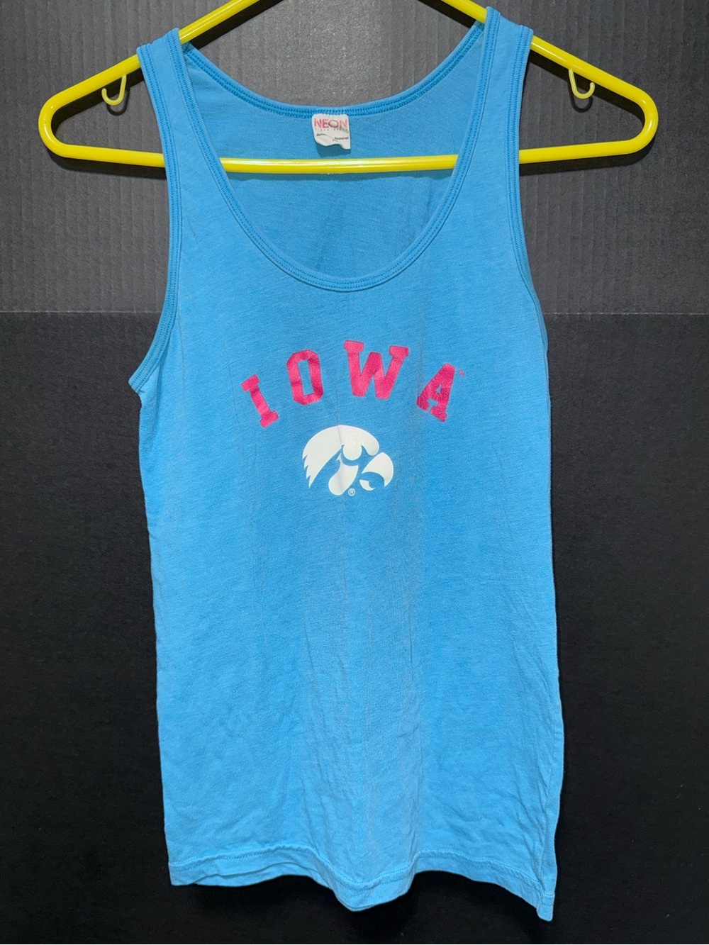 📣Iowa Hawkeyes Blue Pink Tank Top